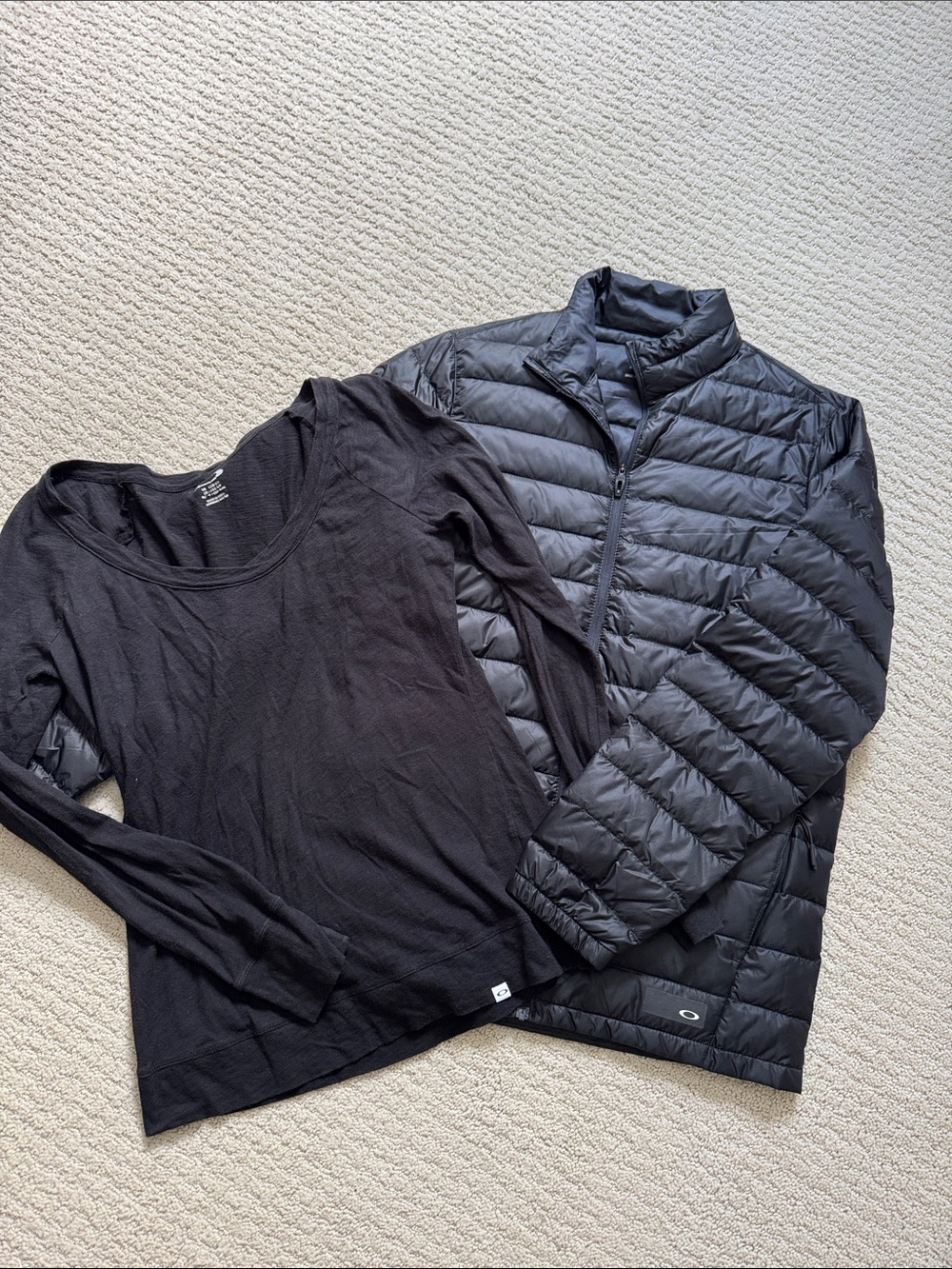 Oakley Small Bundle Black Lightweight Insulated Jacket Long Sleeve T-shirt